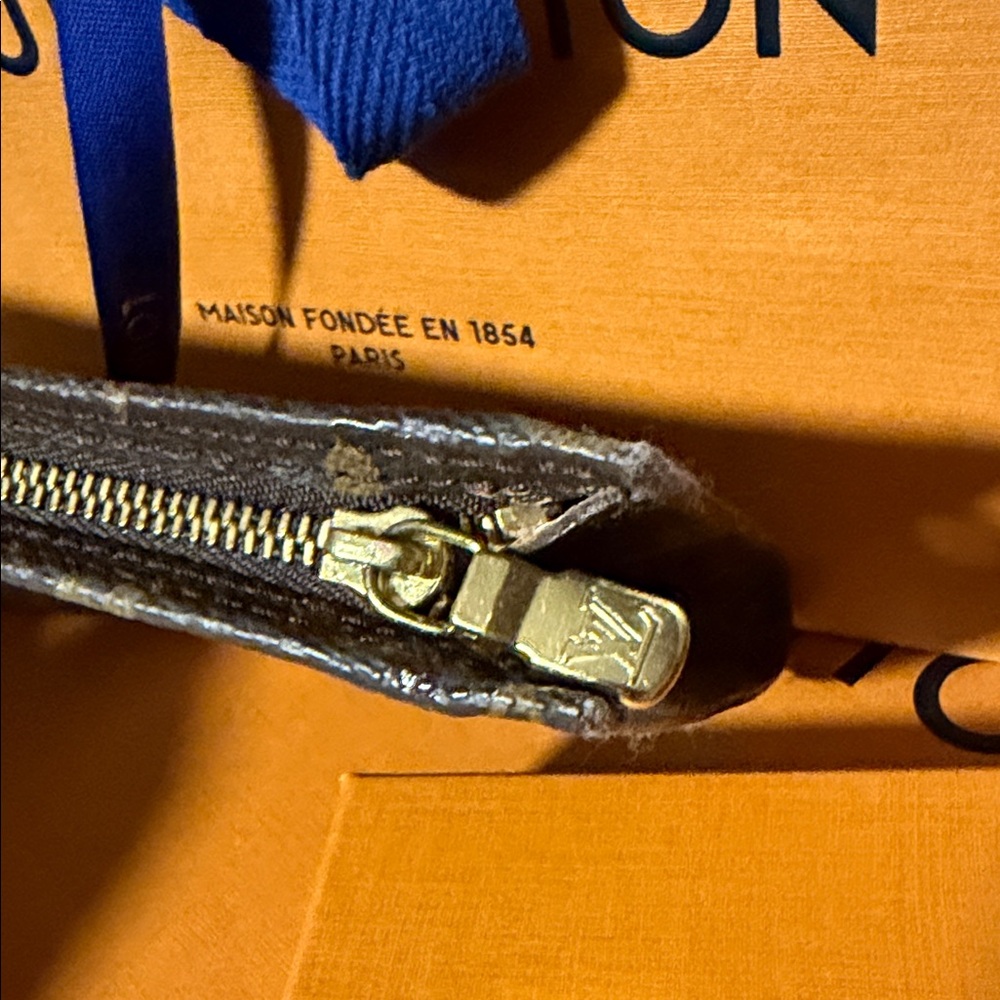 Louis Vuitton Monogram pouch - Picture 4 of 9